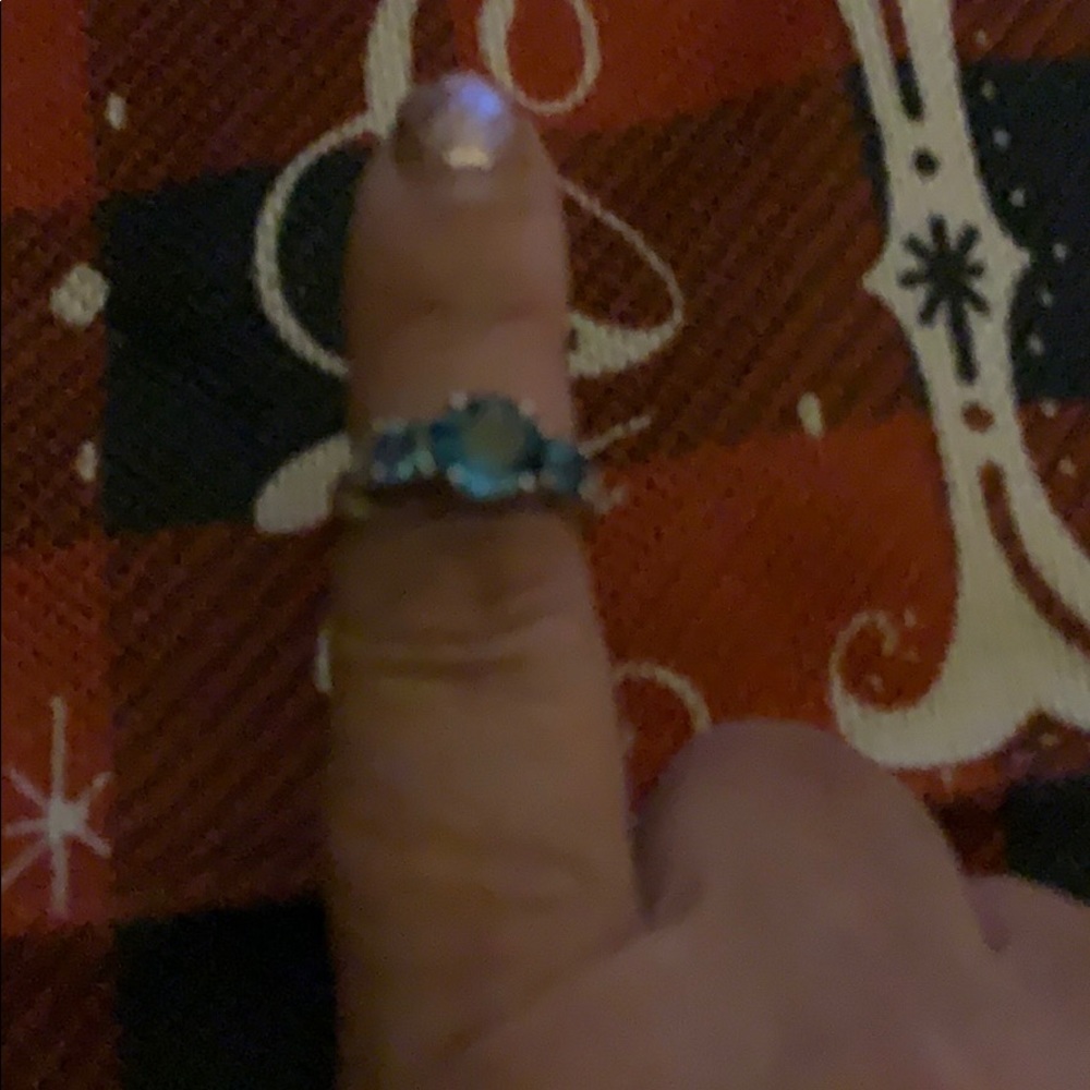 Beautiful London Blue Topaz diamond chip side